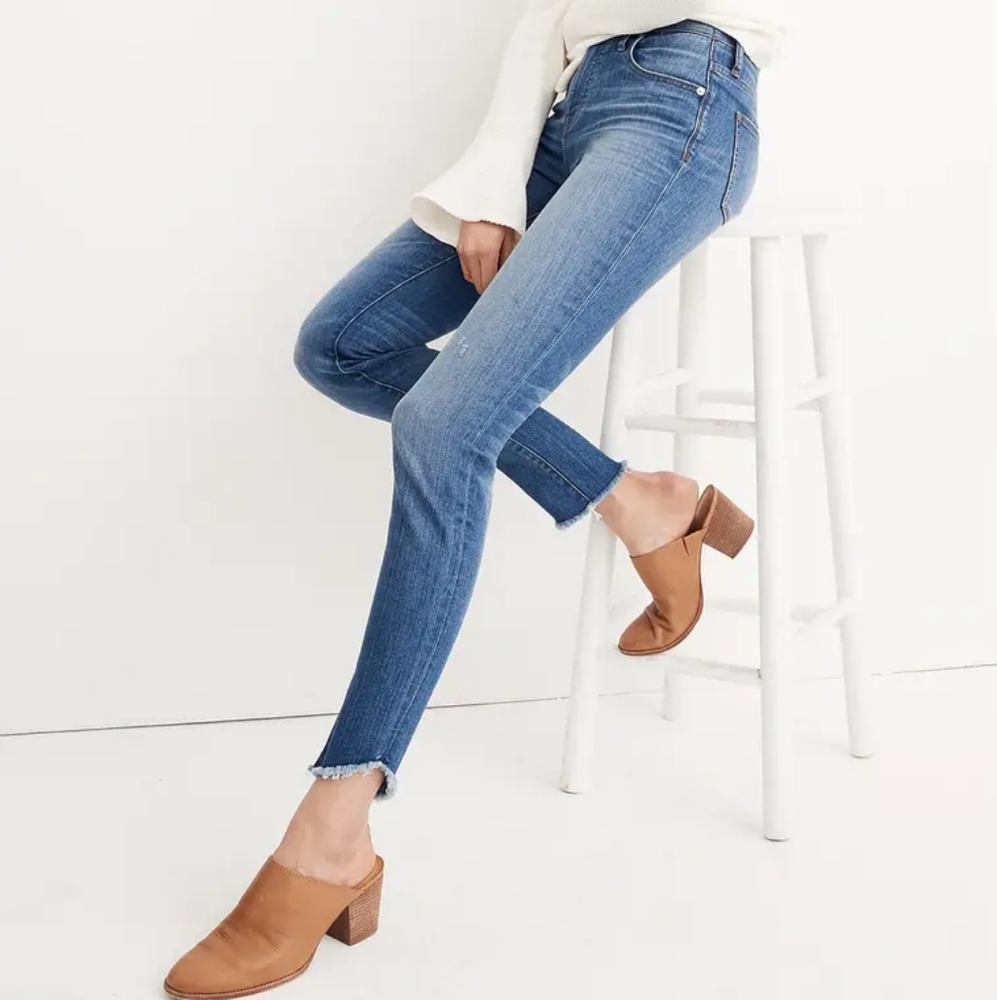 10-Inch High-Rise Tulip-Hem Skinny JeansSz 30